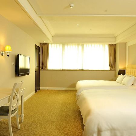Asia Emperor Hotel Тайнань Экстерьер фото