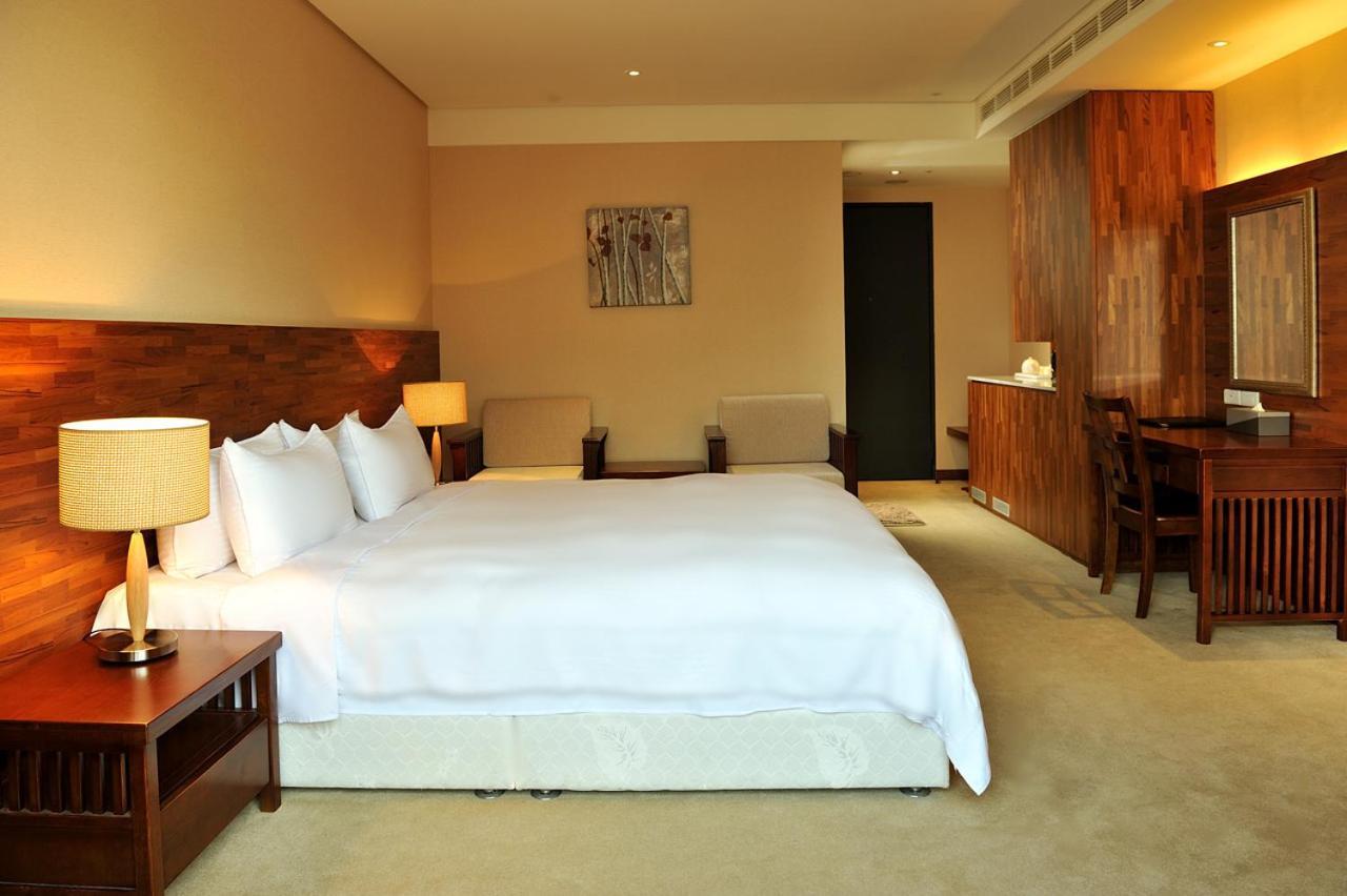Asia Emperor Hotel Тайнань Экстерьер фото