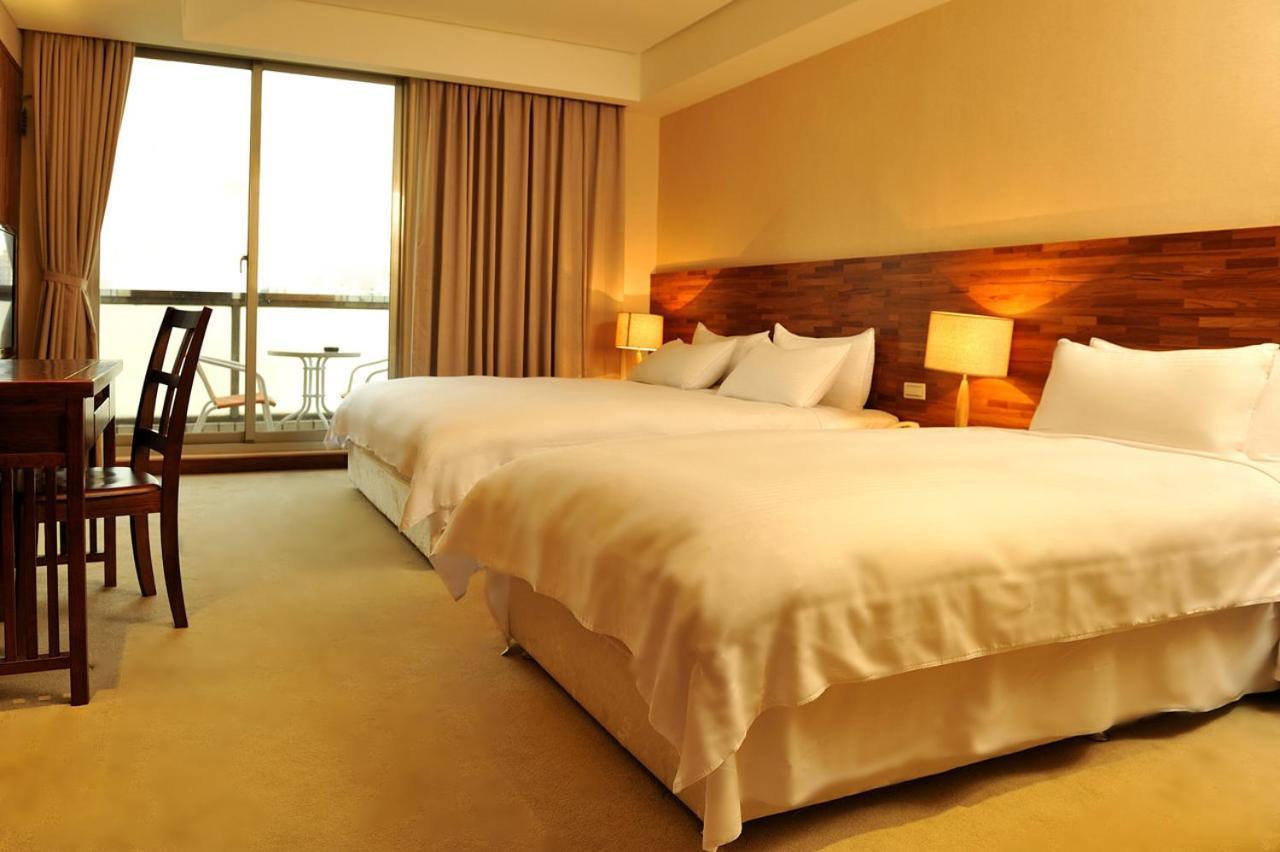 Asia Emperor Hotel Тайнань Экстерьер фото