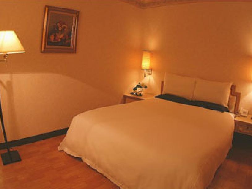 Asia Emperor Hotel Тайнань Экстерьер фото