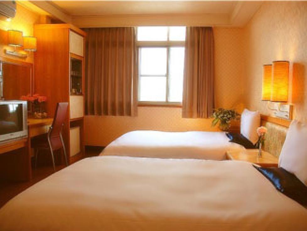 Asia Emperor Hotel Тайнань Экстерьер фото