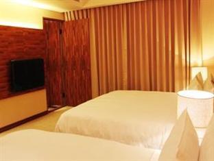 Asia Emperor Hotel Тайнань Экстерьер фото